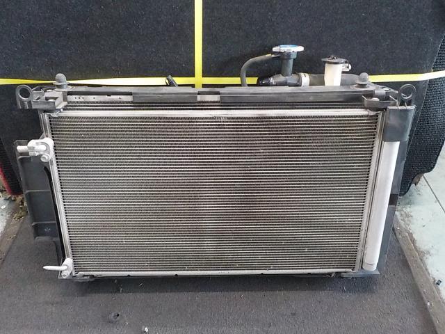 アクア NHP10 ラジエータとコンデンサー一式【個人宅宛発送不可】拍卖