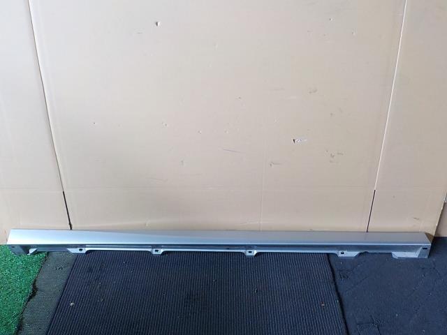 ムーヴカスタム LA100S 右サイドスポイラー S28/銀【個人宅宛発送不可】拍卖