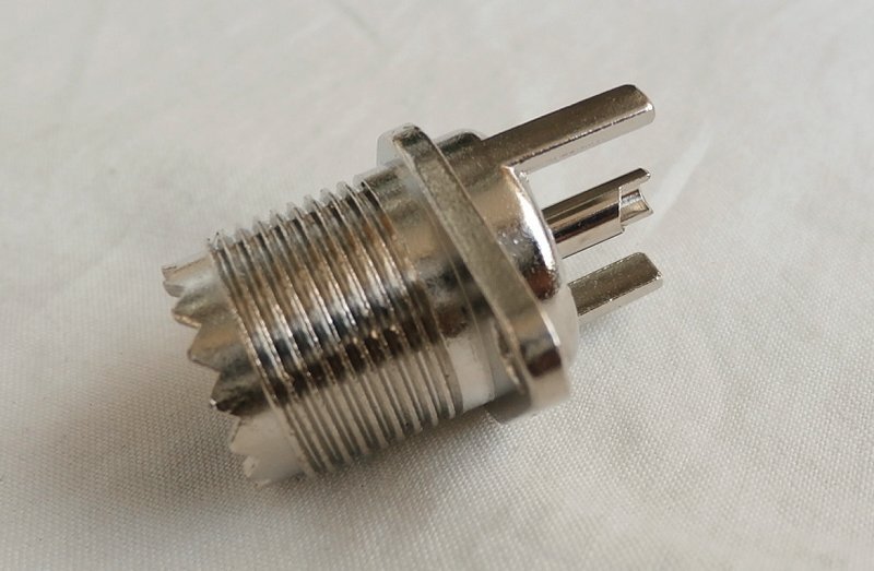 最近のヤエス製無線機に使用されている楕円形のM型メスコネクター!拍卖