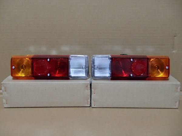 ジムニー 新品 テールランプ左右 JA11 22 12 30 71社外リアバンパー用 パイプバンパー クロカンバンパー用 FRP 小型テールランプ jb64 74拍卖