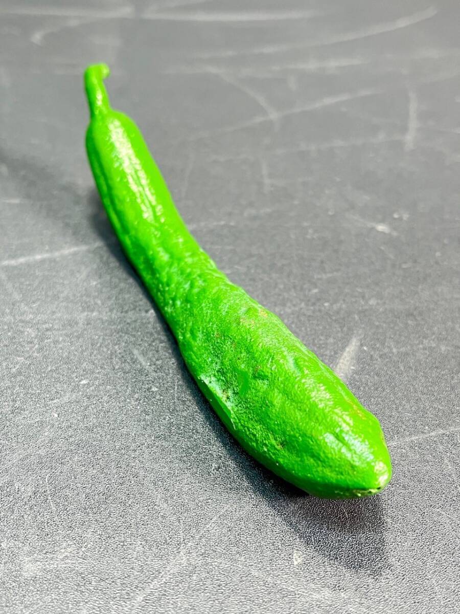 ペーパーウェイト 金属製 きゅうり サイズ縦幅7㎝×横幅3㎝ 重量261g 置物 キュウリ 胡瓜 置物 文鎮 (14796)拍卖