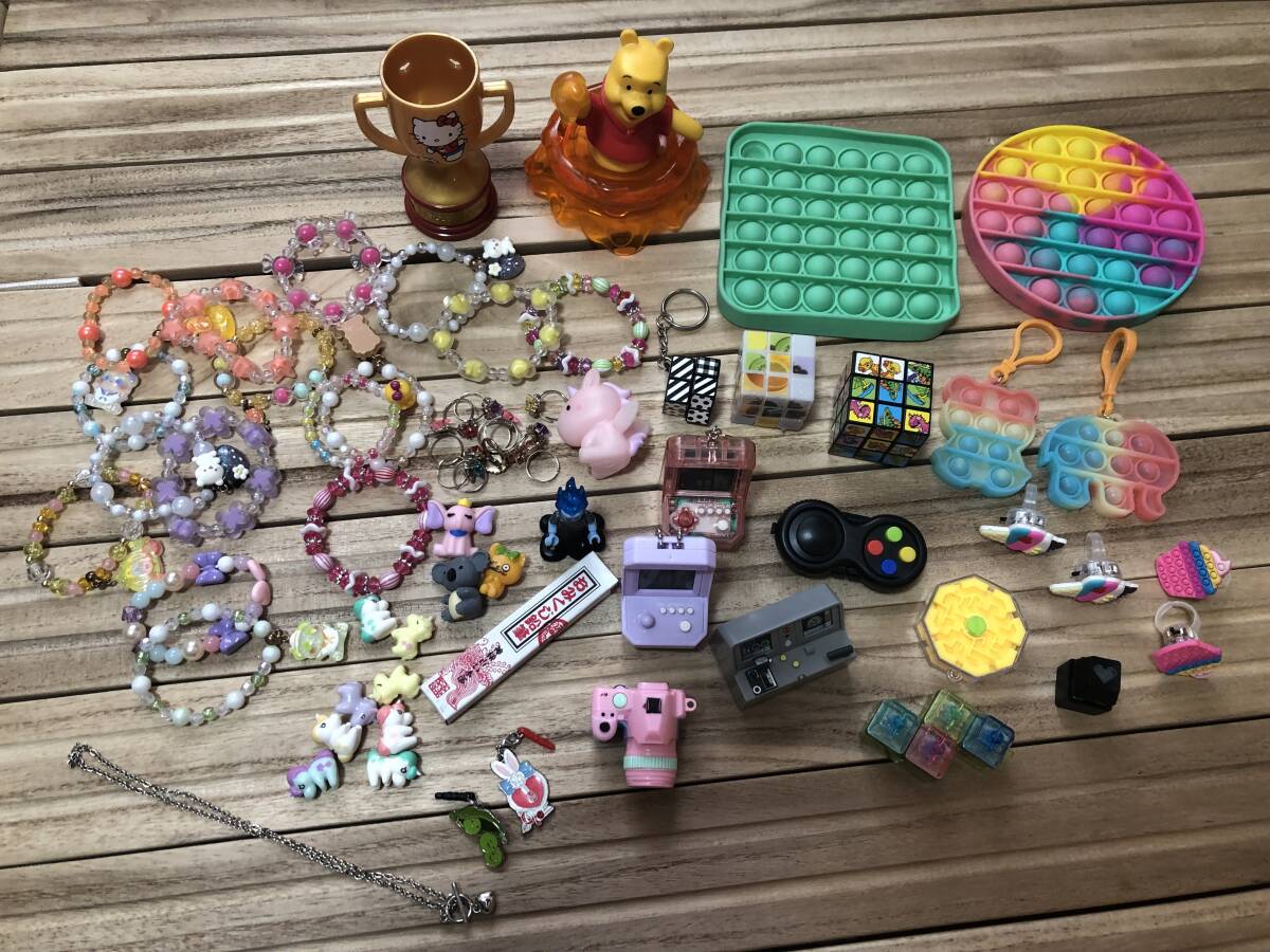 65点おもちゃ ポップイットプッシュポップゲームカチカチ 知育玩具ガチャガチャアクセサリーユニコーンぷ―さんキティキューブ 拍卖