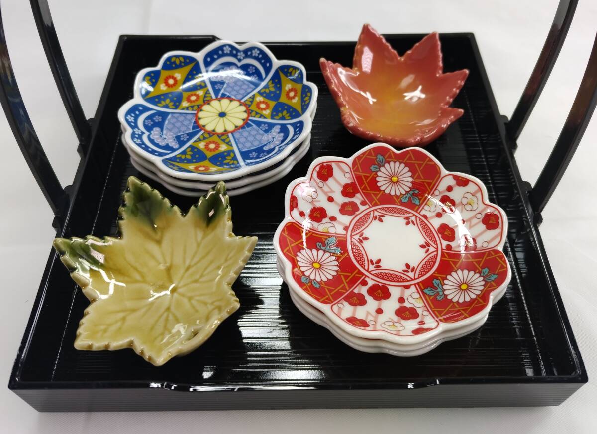 拂龜【新品】豆皿 6枚セット 小皿 醤油皿 銘々皿 食器 和風 レトロ 日本 陶器 焼物 皿 年末 年始 正月彩り 節句 縁起物 行事 青 赤 花 縁起拍卖