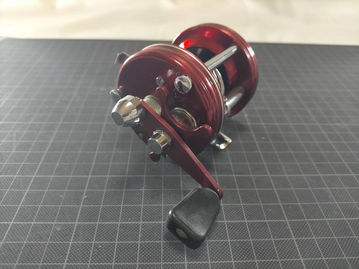 拂【オールド】 アブガルシア アンバサダー 5000 チェリー レッド AbuGarcia Ambassador ABU アブ ベイトリール MOG拍卖