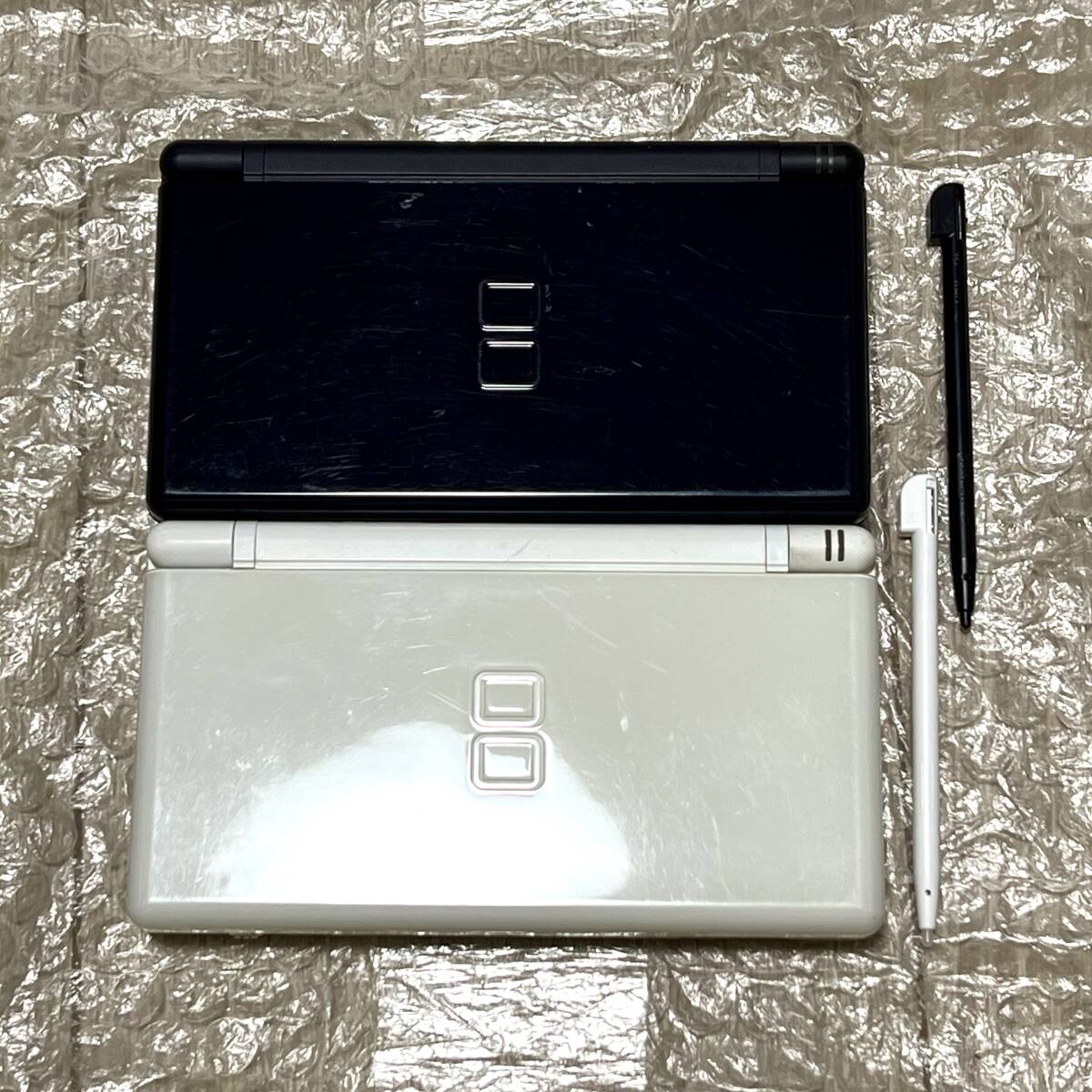 〈動作確認済み〉ニンテンドーDS Lite 本体 クリスタルホワイト エナメルネイビー USG-001 NINTENDO 拍卖