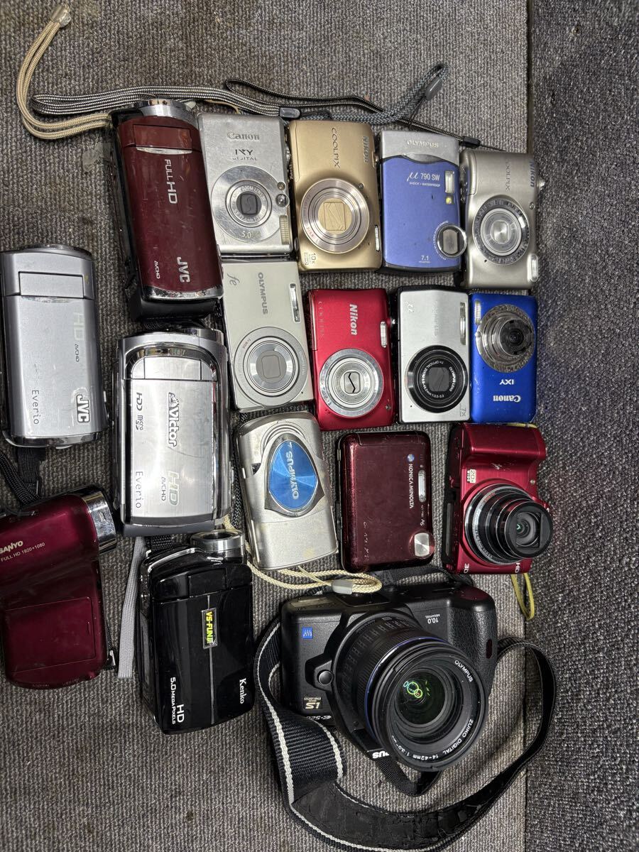 No 479 Canon/ OLYMPUS/ Nikon 。。。いろいろ デジタルカメラ。。。17台まとめてジャンク拍卖