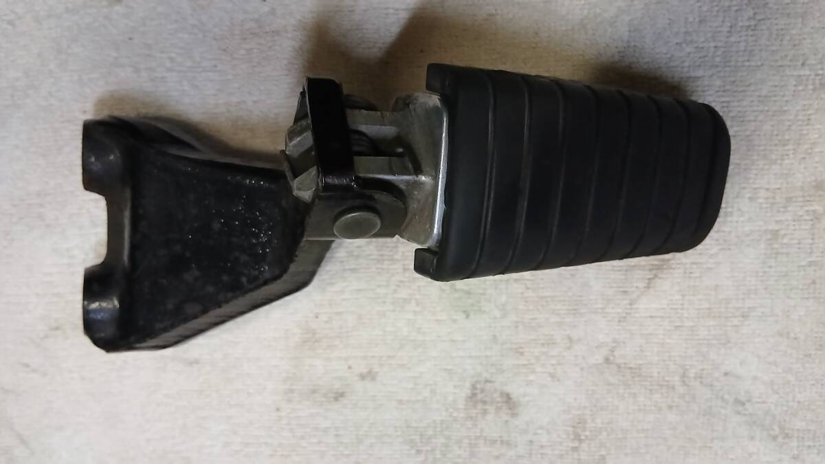 ヤマハ・V-MAX 1200用・純正フロント左メインステップホルダーブラケット拍卖
