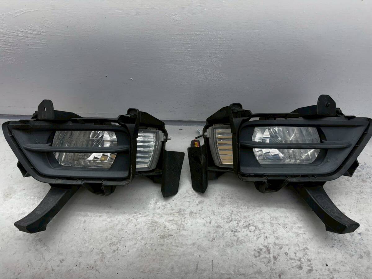 Y1402 ヴェルファイア ANH20 ANH25 20系 フォグランプ左右 11447-79131 11547-79131 拍卖