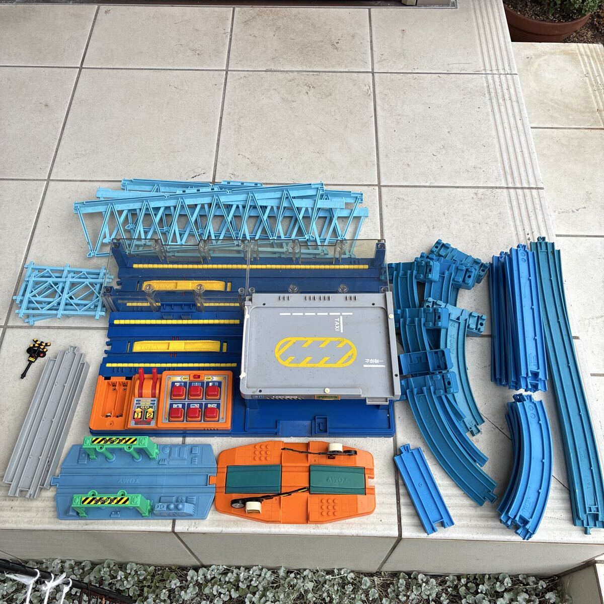 トミー TOMY プラレール レール パーツ等 まとめてセット 現状品 おおきなドームステーション いっぱいつなごう700系のぞみセット他拍卖