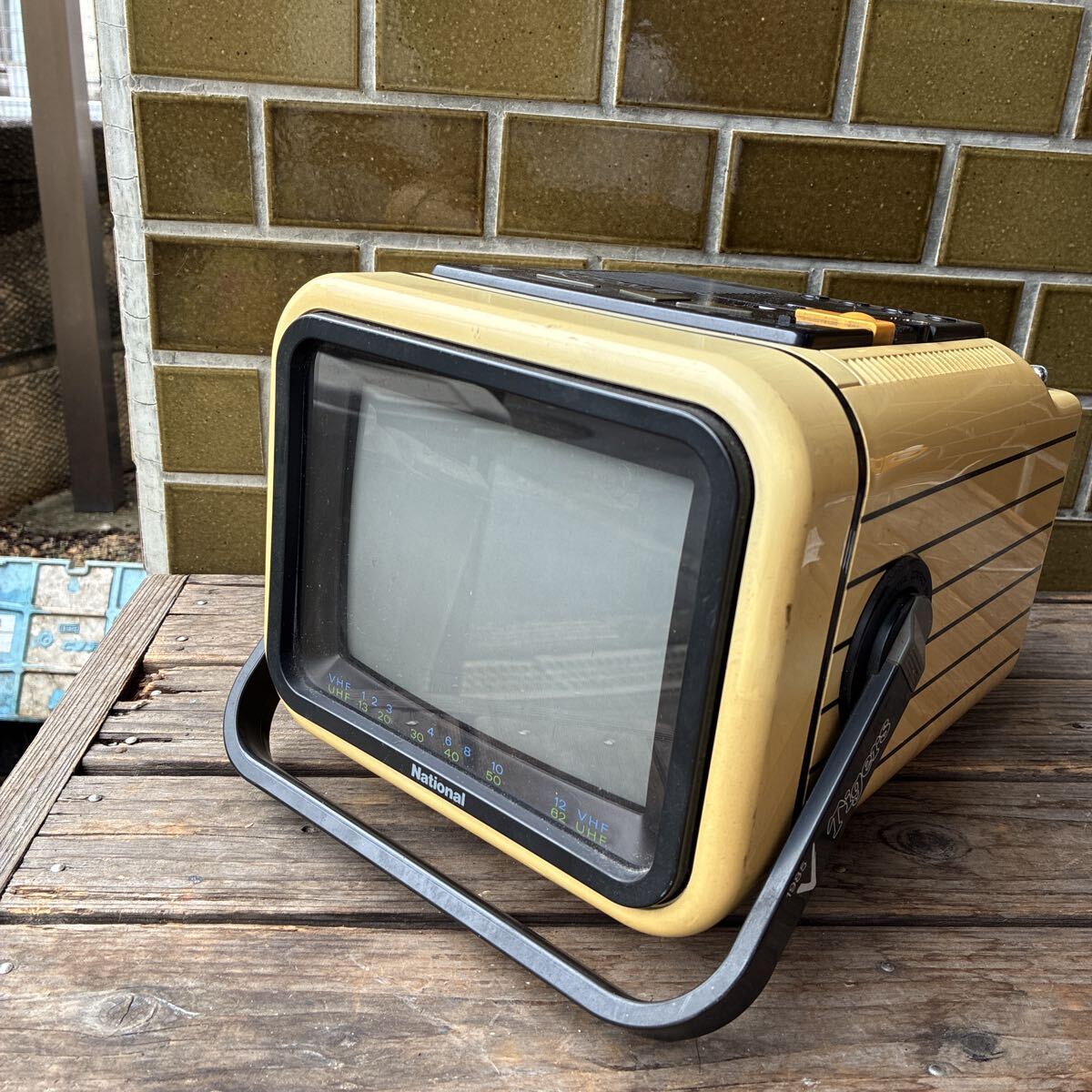 昭和レトロ 当時物 阪神タイガース National ナショナル ポータブル カラーテレビ ACTION 8 TH8‐V10V 1985年製 動作未確認ジャンク拍卖