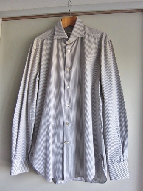 極美品 メンズ Kiton 長袖 Yシャツ MADE IN ITALY 41/16 美品 ナポリ発のラグジュアリーワイシャツ キートン シャツ 綺麗 ブランドシャツ拍卖