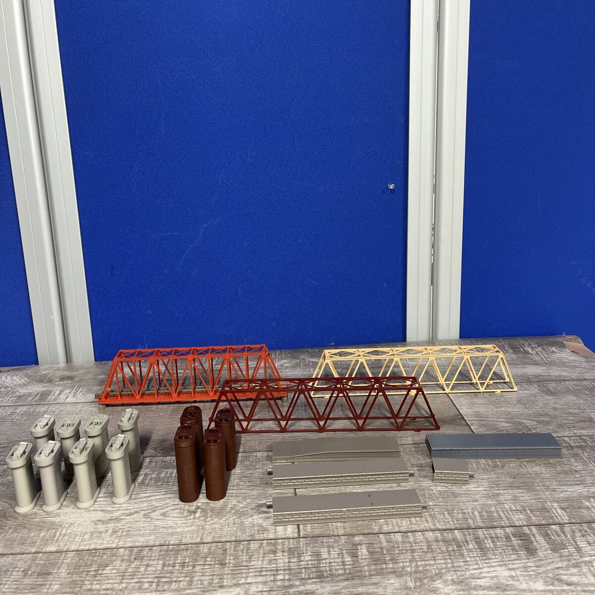 鉄道模型ジオラマ部品まとめ売り 鉄橋3個、橋脚12個、駅ホーム4個 Nゲージ拍卖