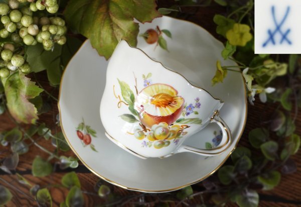 MEISSEN マイセン 1970 - 1980年頃 自然主義 桃とマスカット フラワーブーケ クリーツ紋 果物 金彩 カップ&ソーサー 本物保証品拍卖