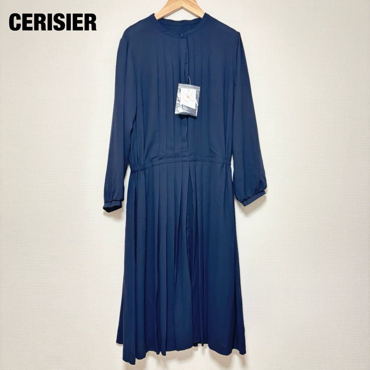 新品 タグ付き 未使用 CERISIER スリジエ レディース ワンピース 長袖 長袖ワンピース ロングスカート プリーツ 薄地 紺 ネイビー L 拍卖