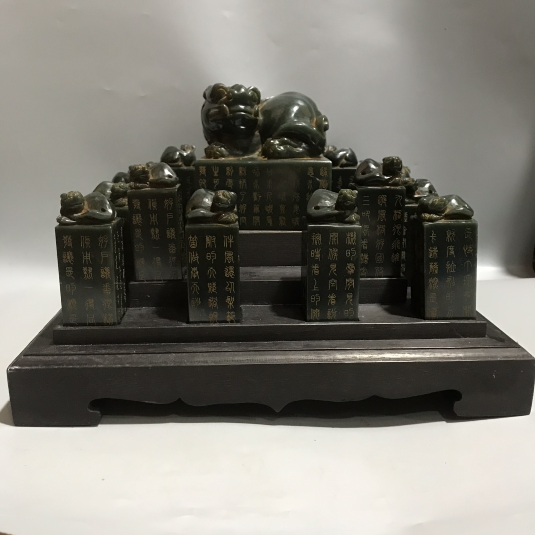 清代風 和田玉彫 碧玉 描金 瑞獣鈕 十七件套印 手彫り 印章 印鑑 印璽 置物擺件 極細工 旧家蔵出し中国唐物 時代物 骨董 中国古美術拍卖