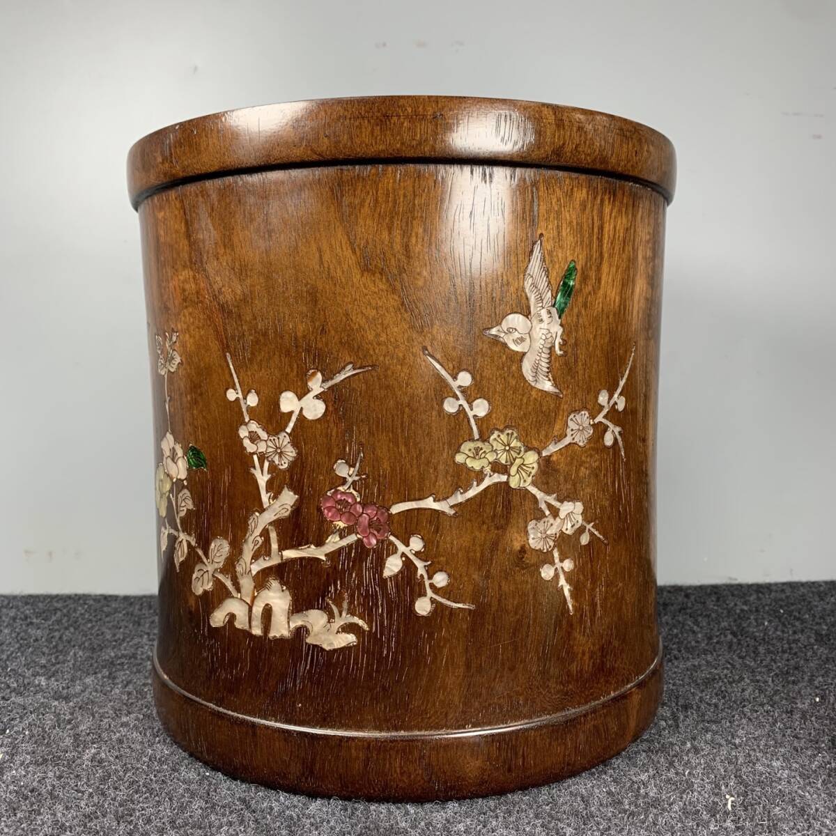 早期收集 旧藏 乾隆年製 古花梨木彫 嵌彩貝 喜上眉梢 筆筒 筆笠 文房具 文案 置物 時代物 骨董品 旧家蔵出し 唐物 中国古玩 古美術品拍卖