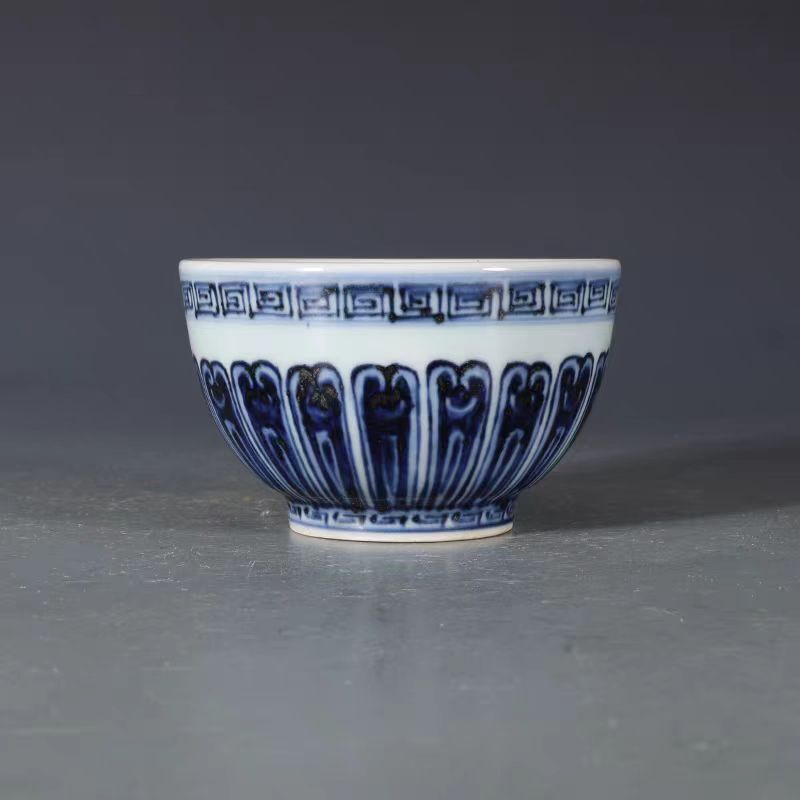 明時代 宣德年製款 古陶磁器 青花 宝相紋 主人杯 茶具 茶杯 茶道具 文案置物 時代物 骨董品 旧家蔵出し 唐物 中国古美術拍卖