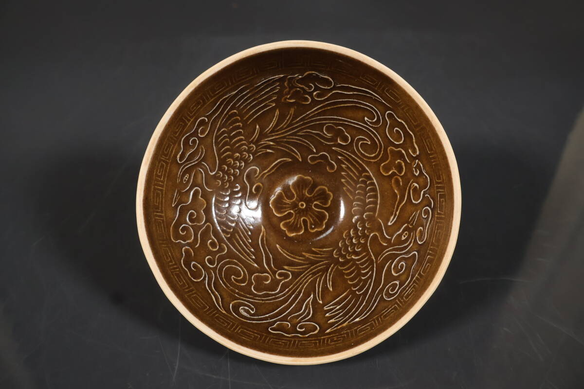 【和】(A3648) 時代古作 唐物 古玩 茶釉鳳凰陽刻茶碗 時代物拍卖