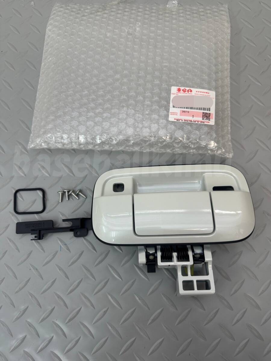 ■新品■スズキ純正 エブリイ DA17 バックドアハンドル パールホワイト カメラ穴有 リクエストスイッチ有車用拍卖