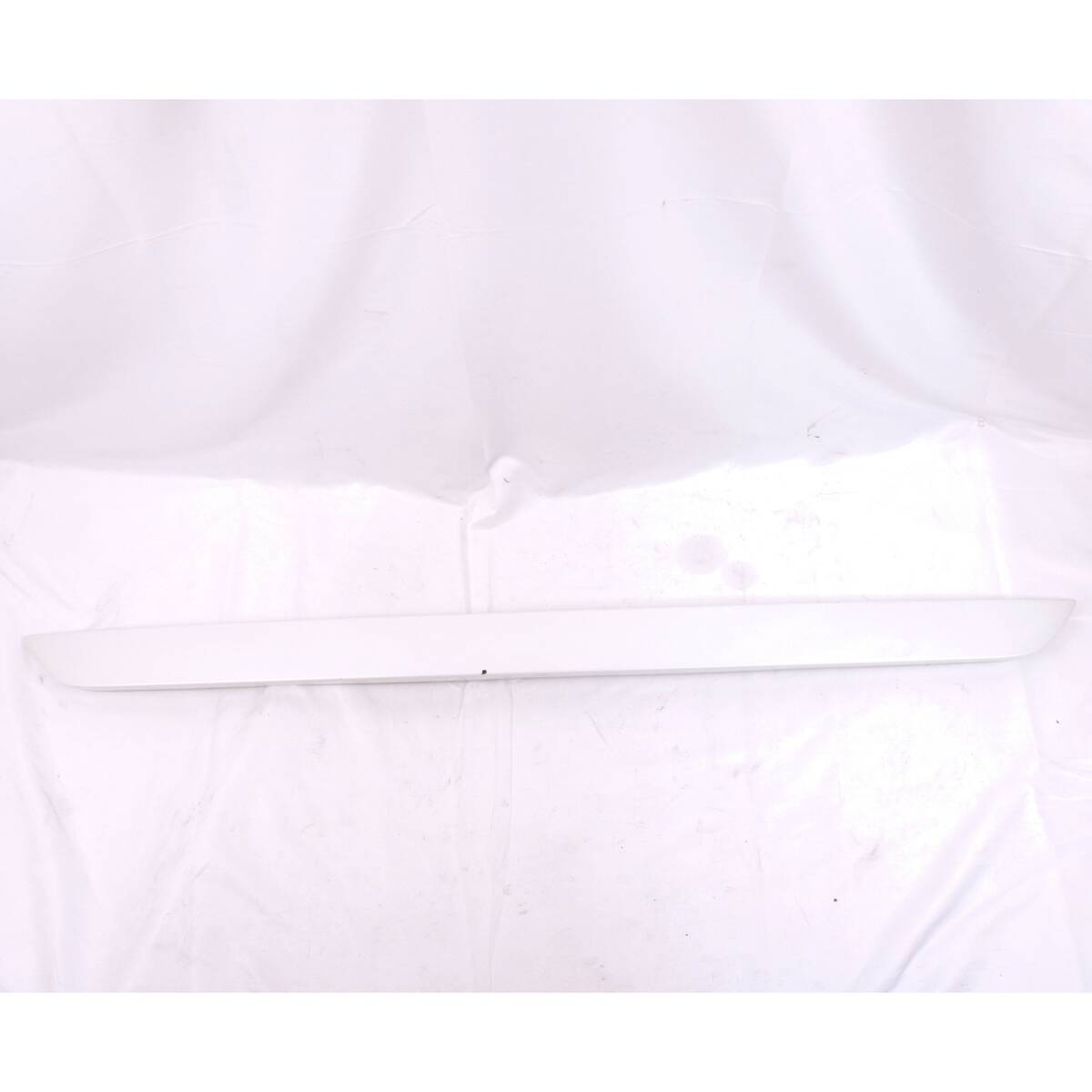 バックドアガーニッシュ QX1 ホワイトNE51 中期 エルグランド リアゲート プロテクター フィニッシャー 90816-WL600 E51 ME51 MNE51@13147s拍卖