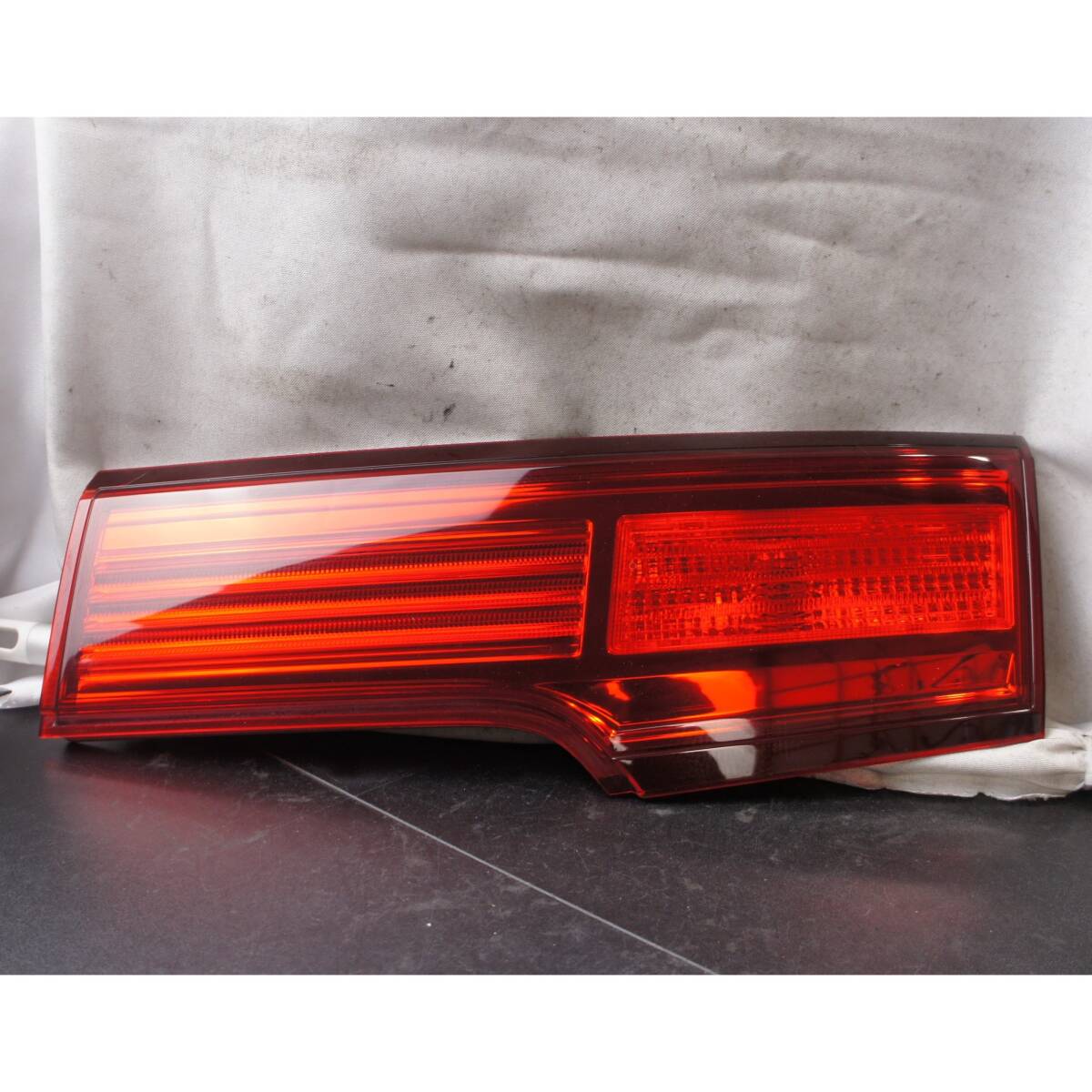 運転席側 内側 テールランプ TNE52 前期 エルグランド 右 テールレンズ フィニッシャー ガーニッシュ TE52 PE52 PNE52 E52 球切れ @14269s拍卖
