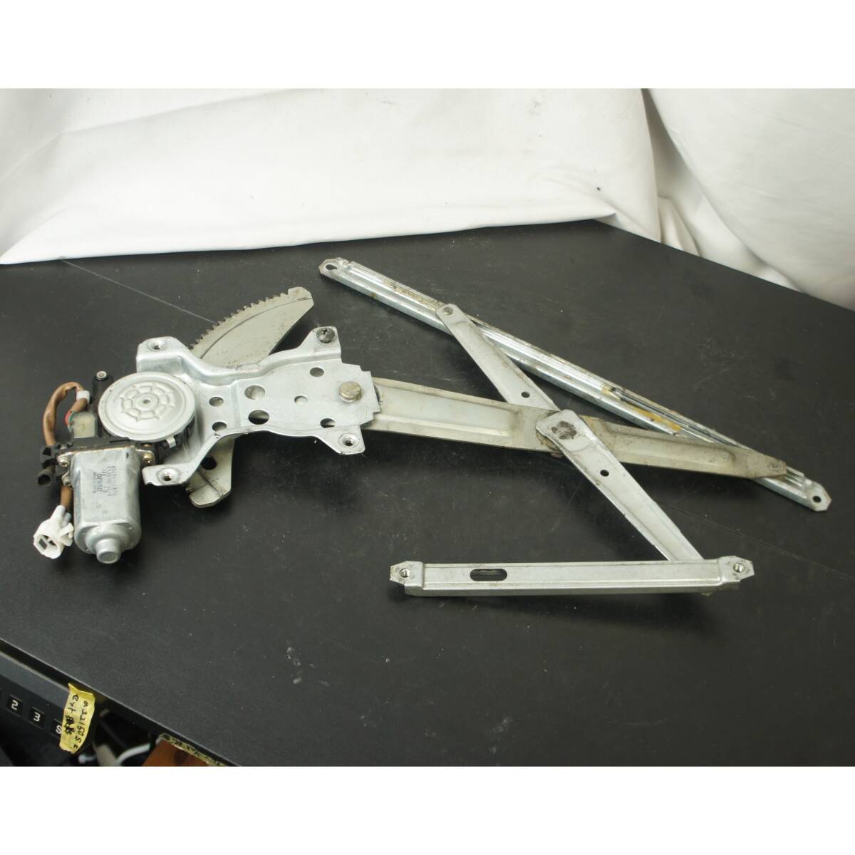 動作OK フロント 運転席側 パワーウィンドウレギュレーター JB23W ジムニー デンソー 右 モーター DENSO スズキ 純正 @13411s拍卖