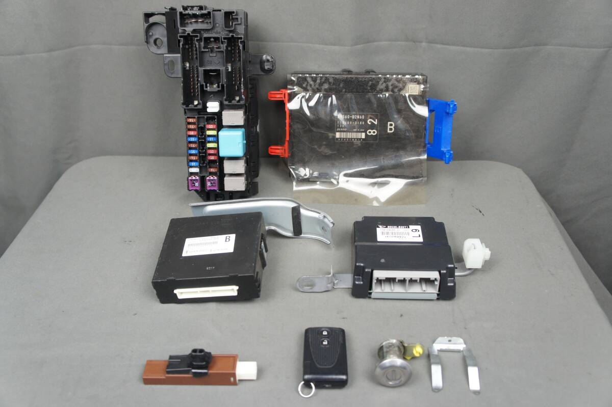 実働 キーシリンダー他 L275F プレオ外し 鍵 ECU ヒューズボックス ミッションコンピューター 参考 89560-B2S32 82600-B2090 L275S @14166s拍卖