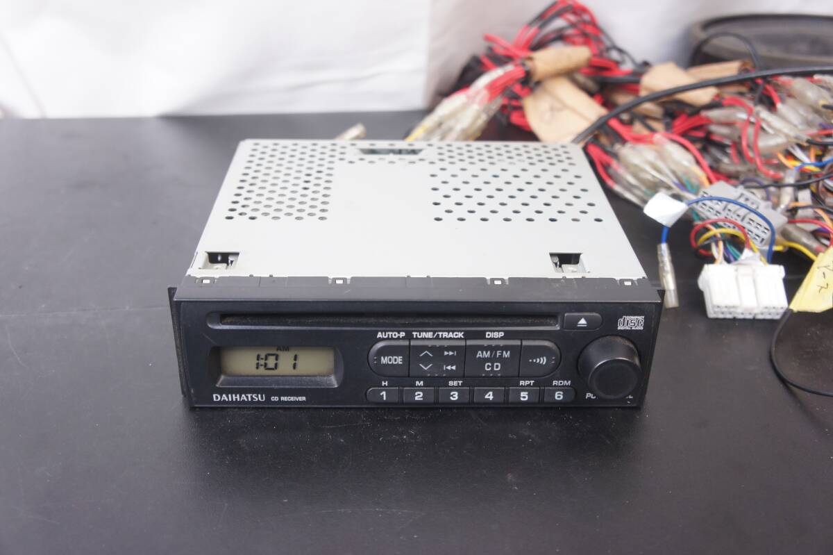 動作OK 86180-B5010 オーディオ S320V S321V S331V S211P ハイゼット ASAHI ヘッドユニット 1DIN CD FM AM ダイハツ 純正 @13827s拍卖