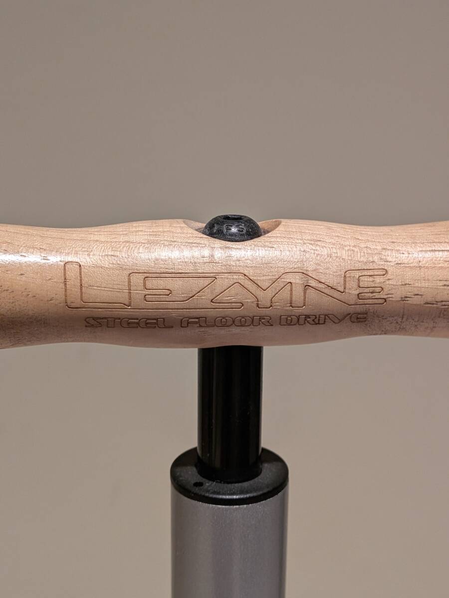 LEZYNE レザイン 自転車 メンテナンス 空気入れ STEEL FLOOR DRIVE フロアポンプ スチール製 木製ハンドル 仏式 米式 対応拍卖