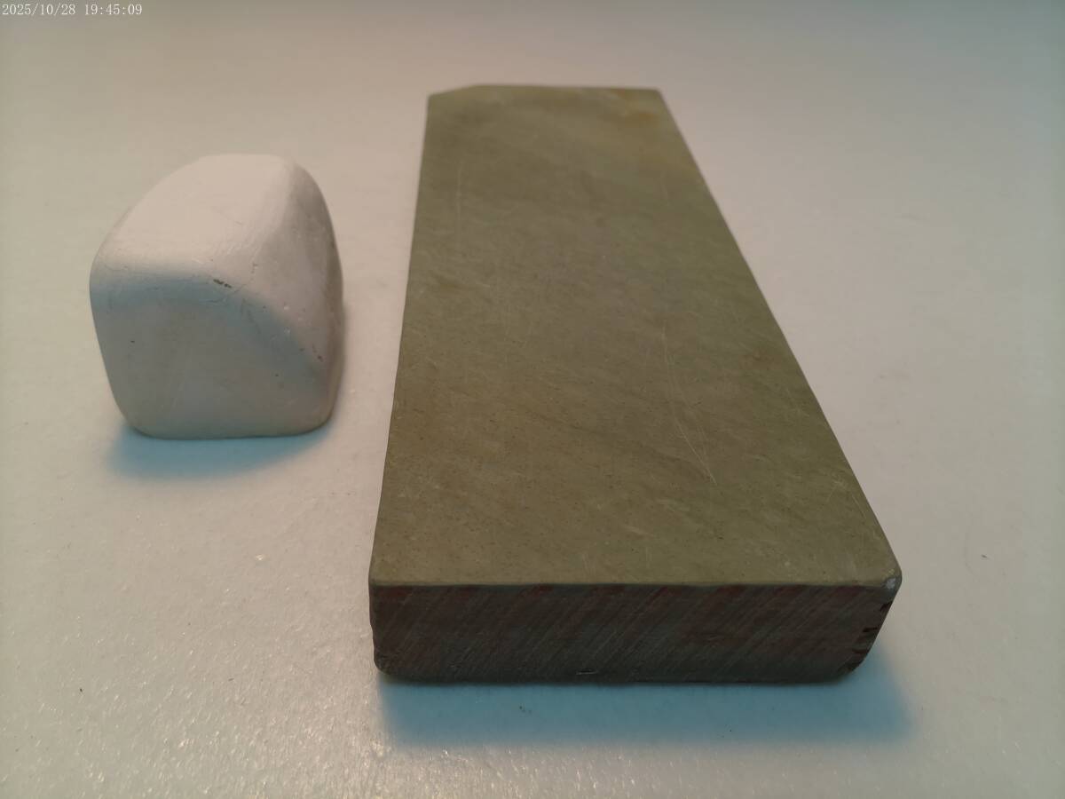 (蔵出し)年代物 天然砥石 京都 正本山 硬口 極厚!特選 刃物 研磨 仕上 特大 極上品!高級 三河名倉付拍卖