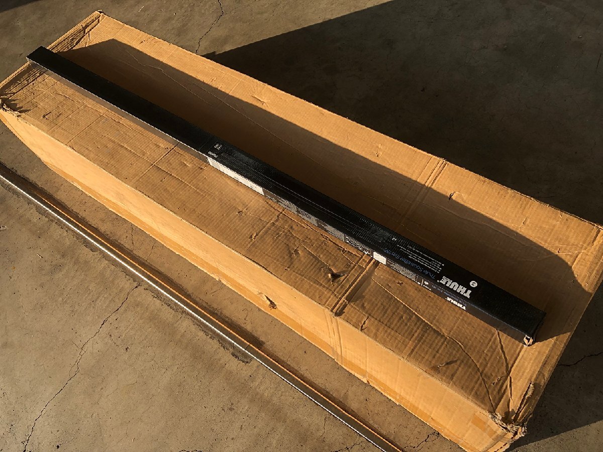【アウトレット品】THULE SQUAREBARSYSTEM 7124 スーリー スチールスクエアバー TH7124 135cm 2本セット エンドキャップ付き TH762後継品拍卖