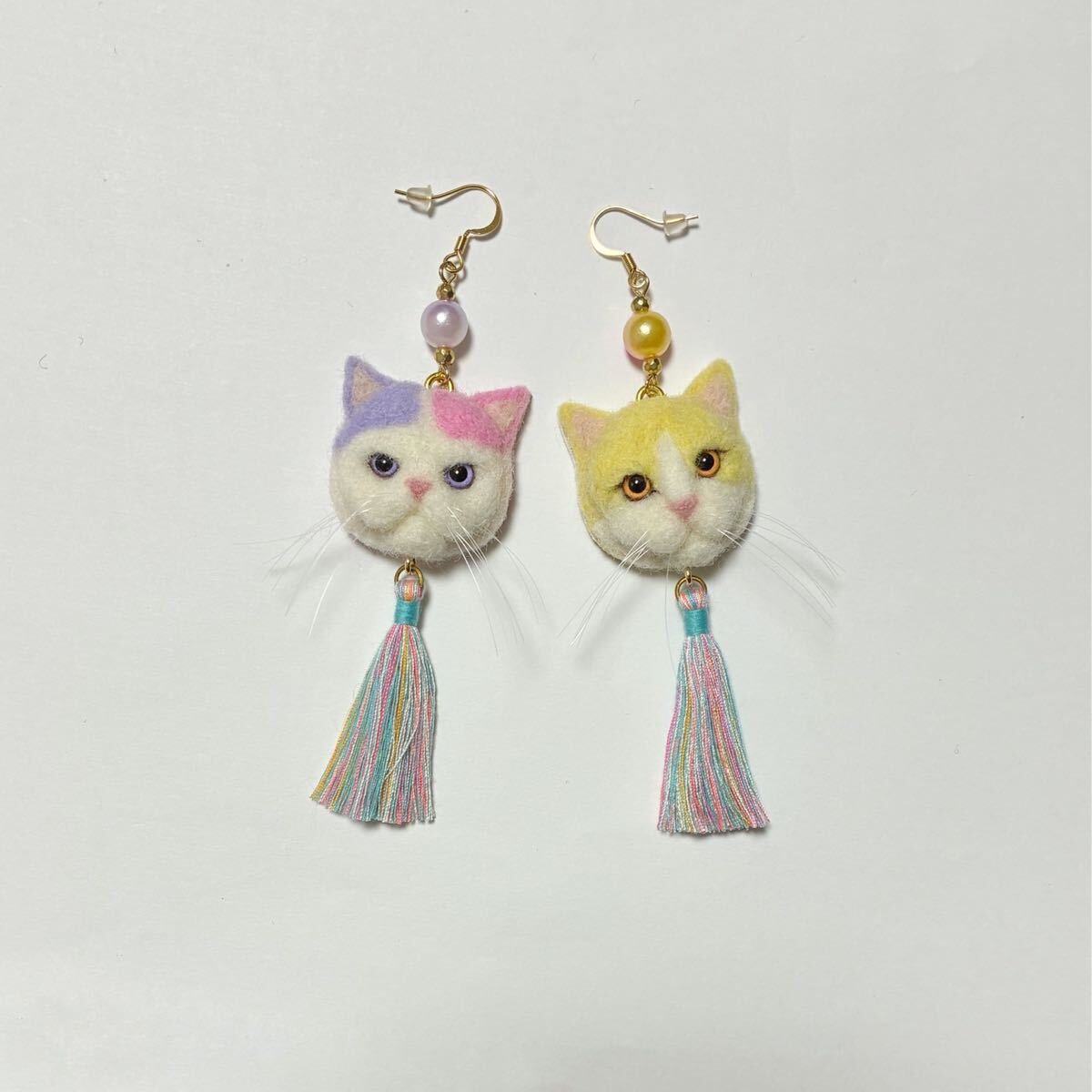 羊毛フェルト 猫ピアス ドリームカラー猫拍卖