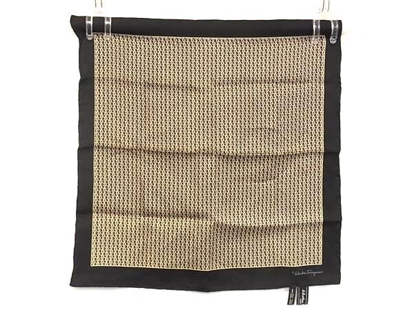 ■極美品■ Salvatore Ferragamo フェラガモ シルク100% 総柄 スカーフ ポケットチーフ ブラック系 DI2430拍卖