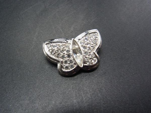 ■美品■ SWAROVSKI スワロフスキー クリスタル バタフライ ブローチ ピンバッジ ピンブローチ アクセサリー シルバー系 DH3153拍卖