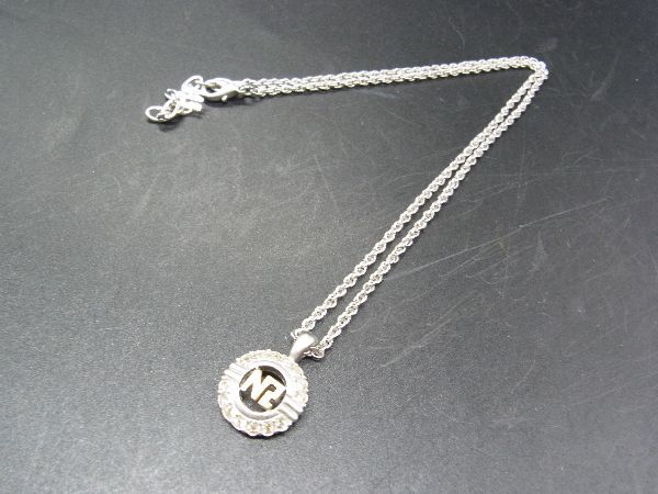NINA RICCI ニナリッチ ラインストーン ロゴモチーフ ネックレス ペンダント アクセサリー レディース シルバー系 DG7317拍卖