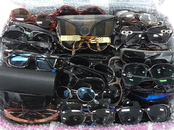 1円 レイバン プラダ シャネル フェンディ 等 サングラス 眼鏡 等 メンズ レディース 200点以上 大量 まとめ売り キャリーバッグ付 DB3076拍卖