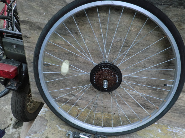 ★レストア・リペア用 6段ギア 26インチ リアホイールタイヤ付き 程度中 C-721 24109★拍卖