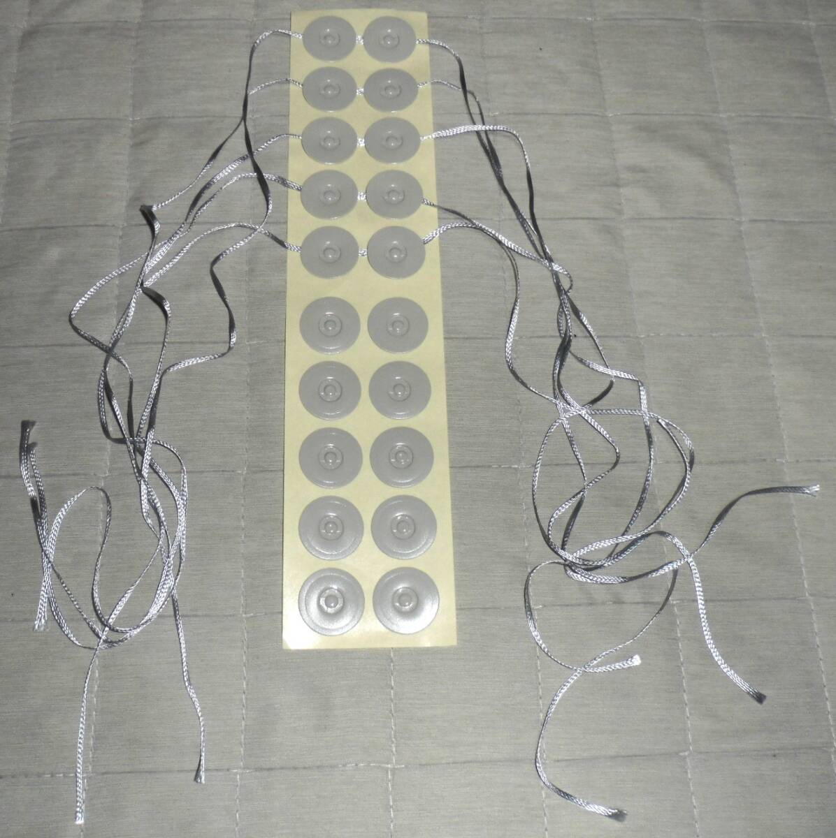 10組 1シート グレー 新品 日本製 文化鋲 紐付シール 玉紐シール 23mm / マルタック タトウ 封筒 ダンボール 保管箱 桐箱 掛軸 骨董拍卖