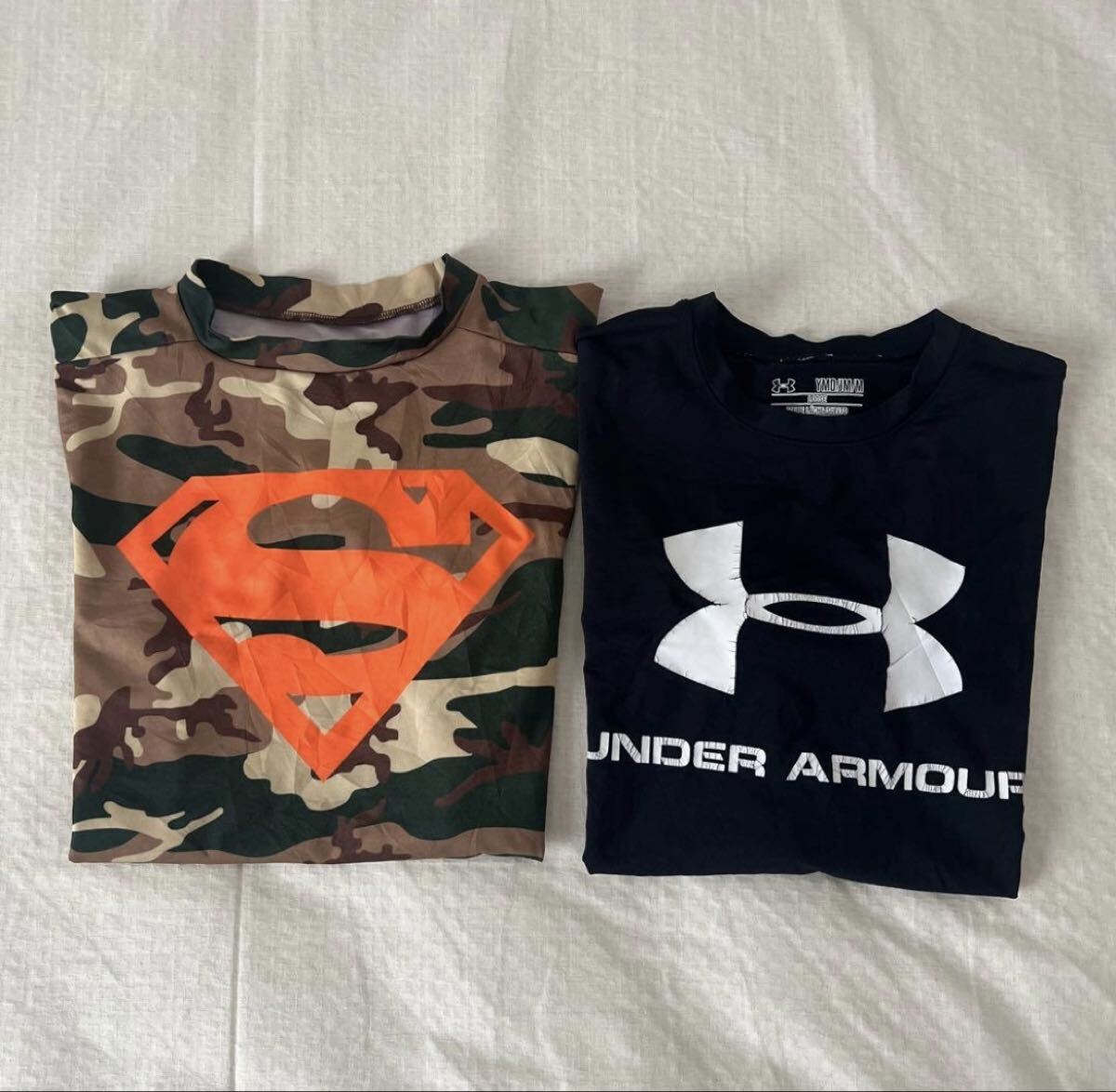 キッズ Under Armour スーパーマン 迷彩 黒 Tシャツ 2枚セット アンダーアーマー ヒートギア拍卖