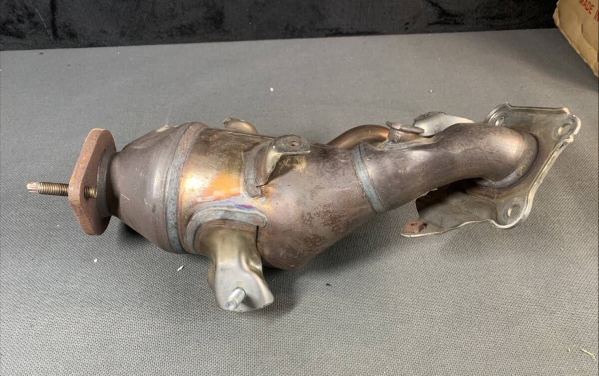 トヨタ ヤリス / ヤリスクロス 純正 触媒 エキマニ一体型 15210 マニホールド キャタライザー FUTABA拍卖