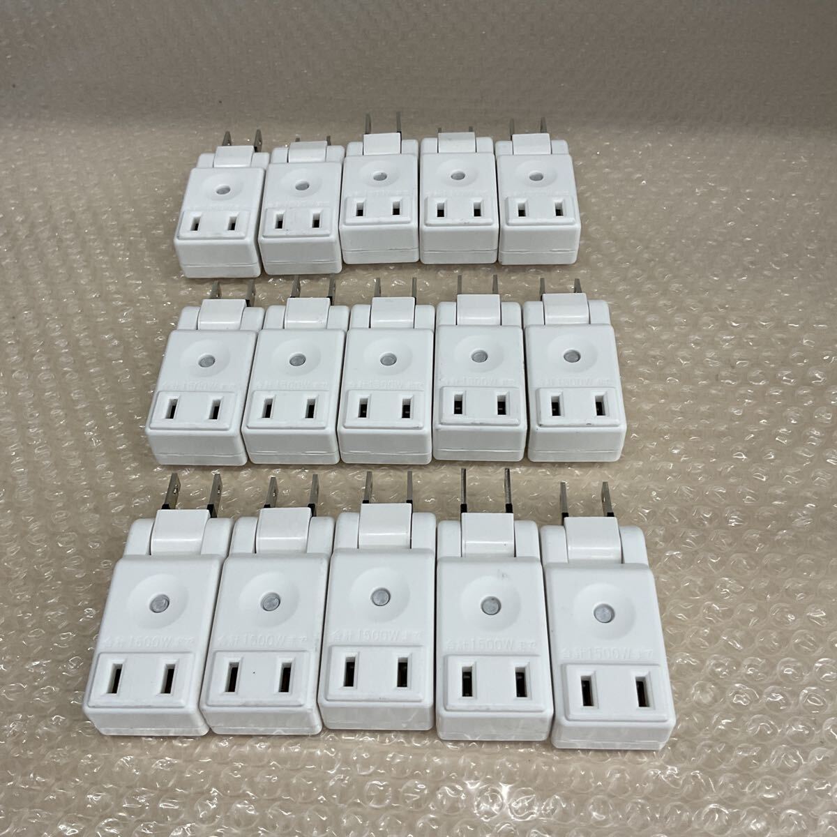 ◎(D2212) エレコム 電源タップ コンパクト 超薄型設計 3個口 ホワイト 15個セット(辛2)拍卖