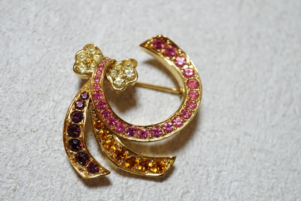 1549 NINA RICCI/NINA RICCI 海外製 ブランド ラインストーン ゴールドカラー ブローチ ヴィンテージ アクセサリー アンティーク 装飾品拍卖