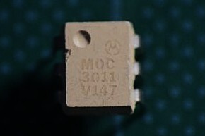 モトローラのフォトアイソレーター「MOC3011」20個1組 取外し品①拍卖