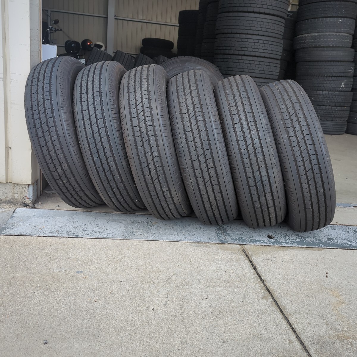 ほぼ新品DUNLOP205/75R16・6本セット2024年製拍卖