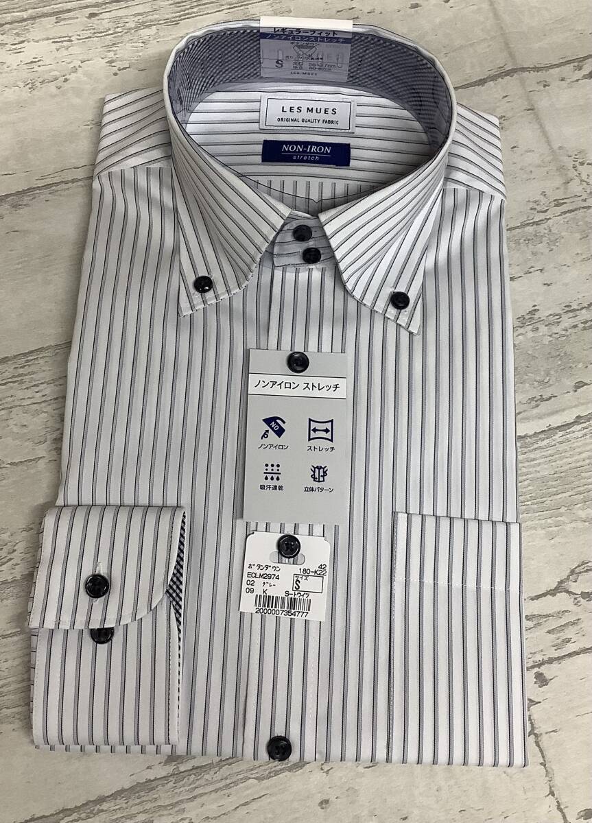 新品未使用  ★ 37-82 Sサイズ 綿ポリ ★デュエボットーニ ボタンダウンドレスシャツ ライトグレー系 おしゃれなストライプ★拍卖