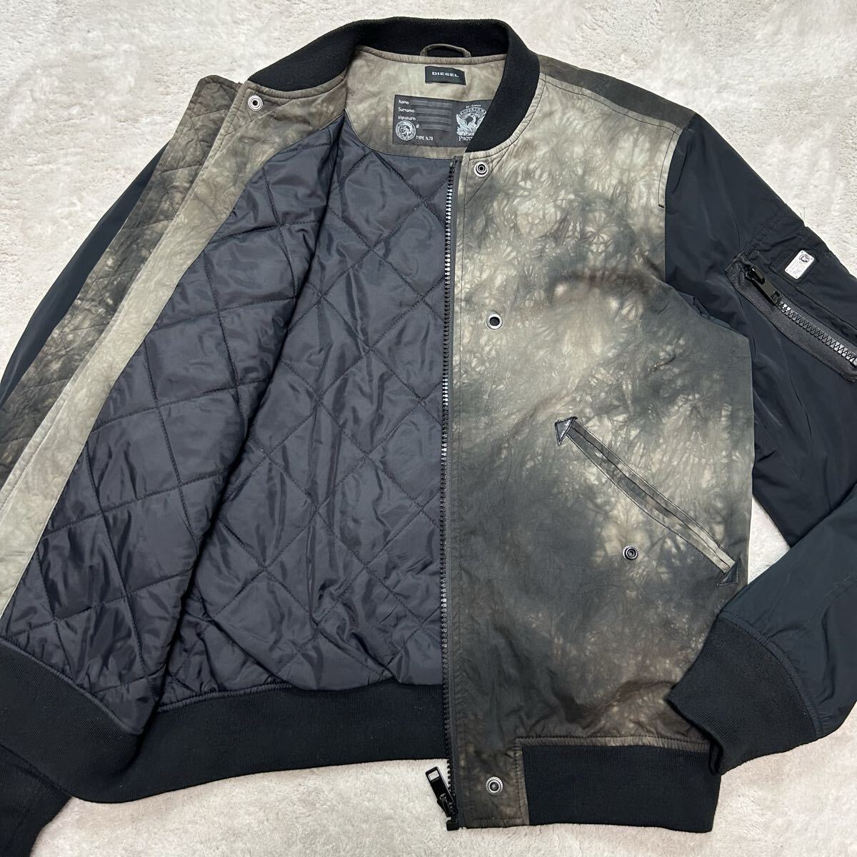 極美品!/XL相当●ディーゼル DIESEL ブルゾン ダウンジャケット 中綿 ジップアップジャケット キルティング MA-1 肩ロゴプレート アウター 拍卖