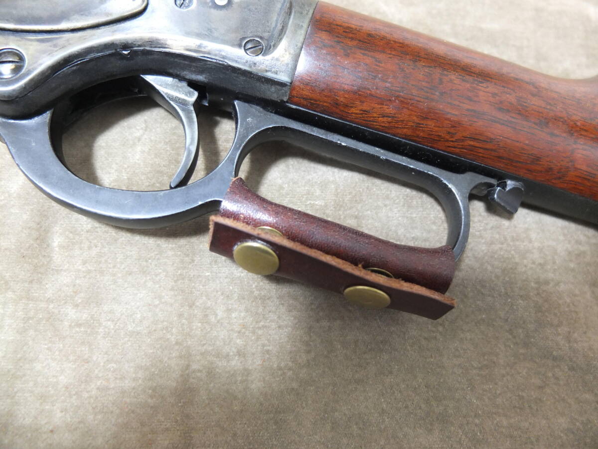 ウインチェスターM73/M92用本革製フィンガーレバーカバー(こげ茶色・ツーホック仕様)【検索KTW、マルシン、MGC、ダブルベル、umarex】拍卖