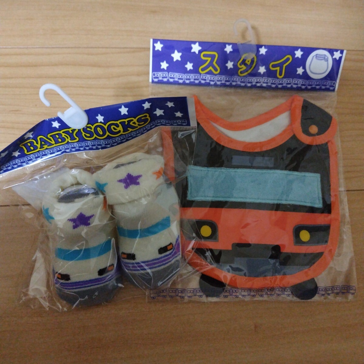 男の子 電車柄 ベビー スタイ 靴下 ソックス 新品未使用 赤ちゃん ベビー セット拍卖