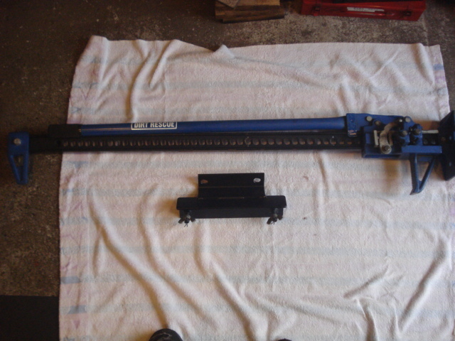 ジムニー JA22(JA系 SA系も?) 中古ハイリフトジャッキ+ジャッキホルダー のセットです。引き取り希望 東京拍卖