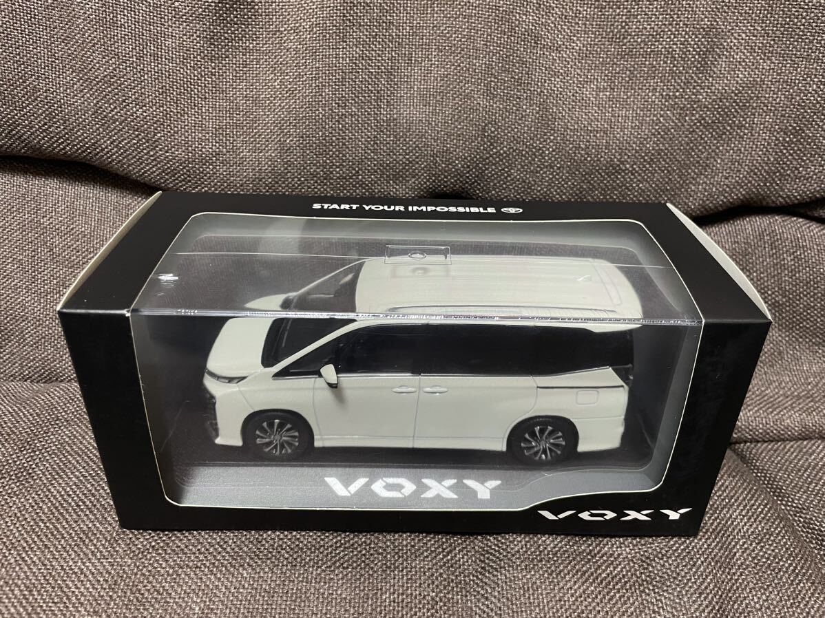 【匿名発送】非売品 トヨタ 90 ヴォクシー 新型 カラーサンプル ミニカー ホワイトパールクリスタルシャイン拍卖